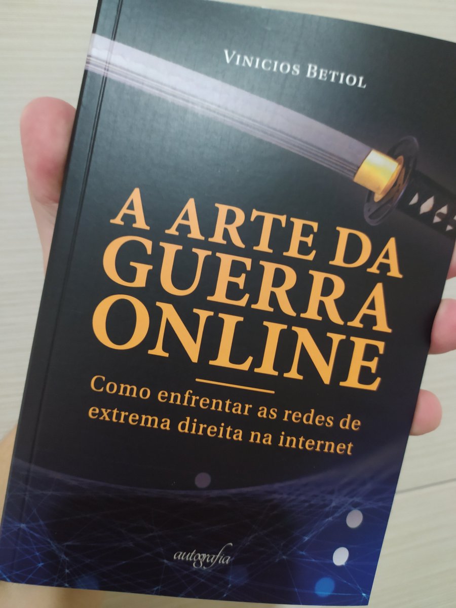 vinicios_betiol's tweet photo. Depois de uma pós, um mestrado e anos estudando as redes de extrema direita que atuam na internet, lancei o meu livro. Eu explico, passo a passo, como eles montam a rede deles, como capturam a cabeça das pessoas e como podemos enfrentar as redes de Fake News. https://t.co/giUwQmCsBP