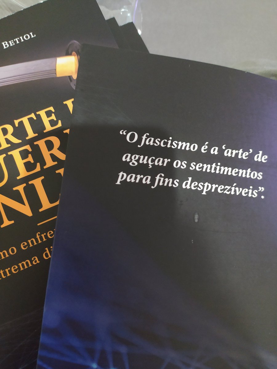 vinicios_betiol's tweet photo. Depois de uma pós, um mestrado e anos estudando as redes de extrema direita que atuam na internet, lancei o meu livro. Eu explico, passo a passo, como eles montam a rede deles, como capturam a cabeça das pessoas e como podemos enfrentar as redes de Fake News. https://t.co/giUwQmCsBP