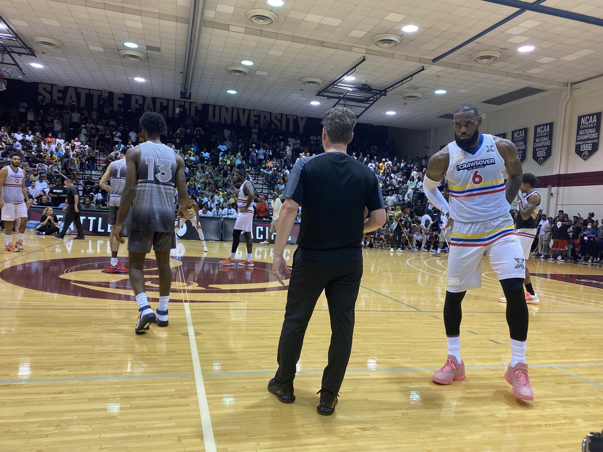 CuffsTheLegend's tweet photo. itโs absolutely pandemonium in here #SeattleProAm ๐๐ฅ https://t.co/cCXx6CcjDa