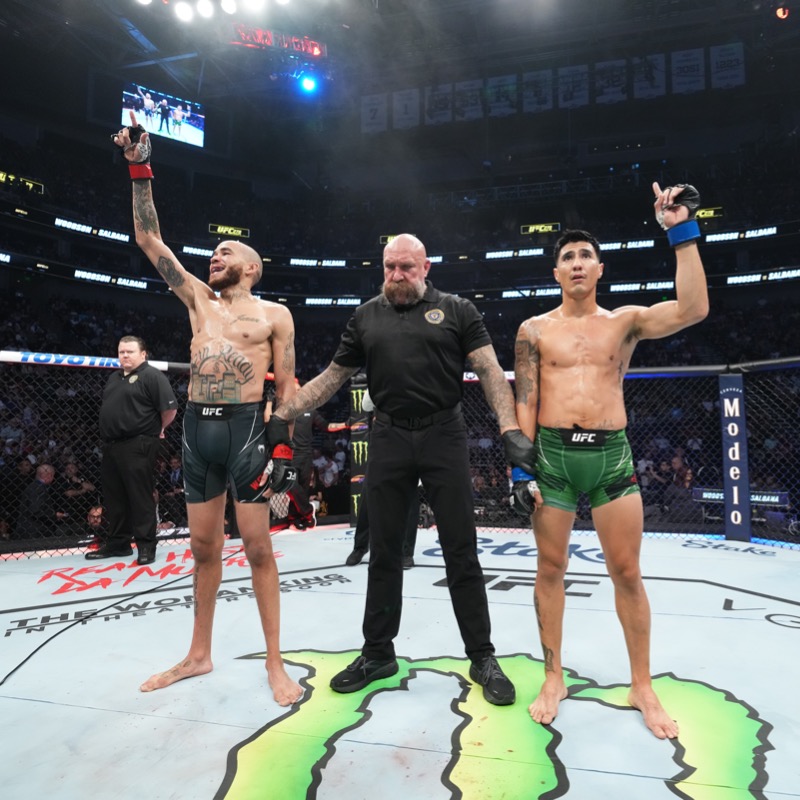 UFCNews's tweet photo. Sean Woodson vs Luis Saldana is the 15th split draw in UFC history. The previous one was Cutelaba vs. Jacoby in May of 2021. #UFC278