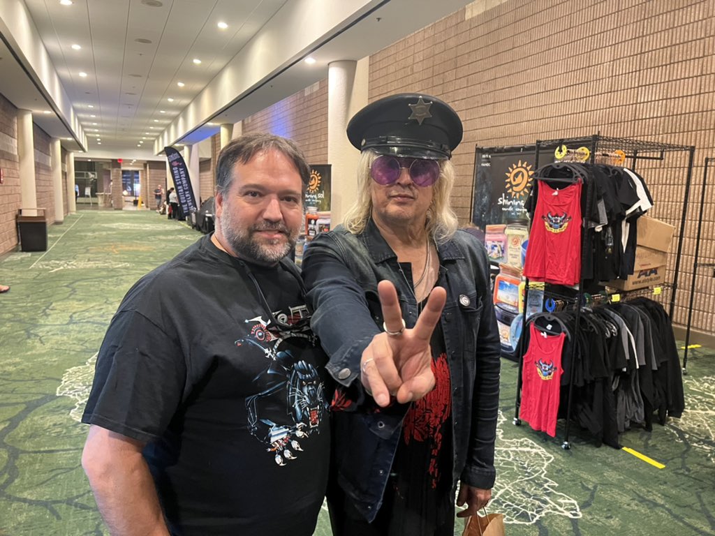 bigdoftn's tweet photo. Thanks to @ChipZnuff @EnuffZnuff for the photo and signing his solo album #StrangeTime @MonstersCruise #MonstersOnTheMountain https://t.co/1tKOgjmtFM