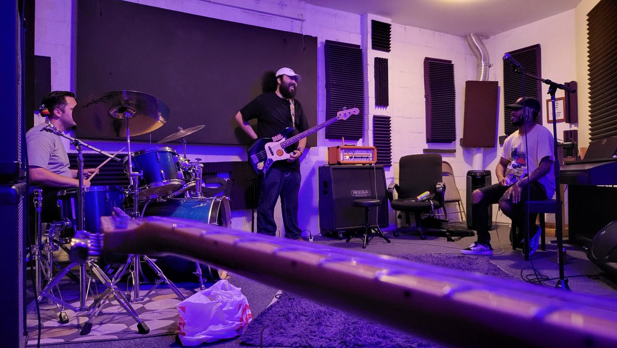 PlaguedPoet's tweet photo. First practice since finishing the recording of album #1, first day writing ep #1, and first full session with our new drummer. All n all an eventful day for MoF https://t.co/vxfp036Nkg