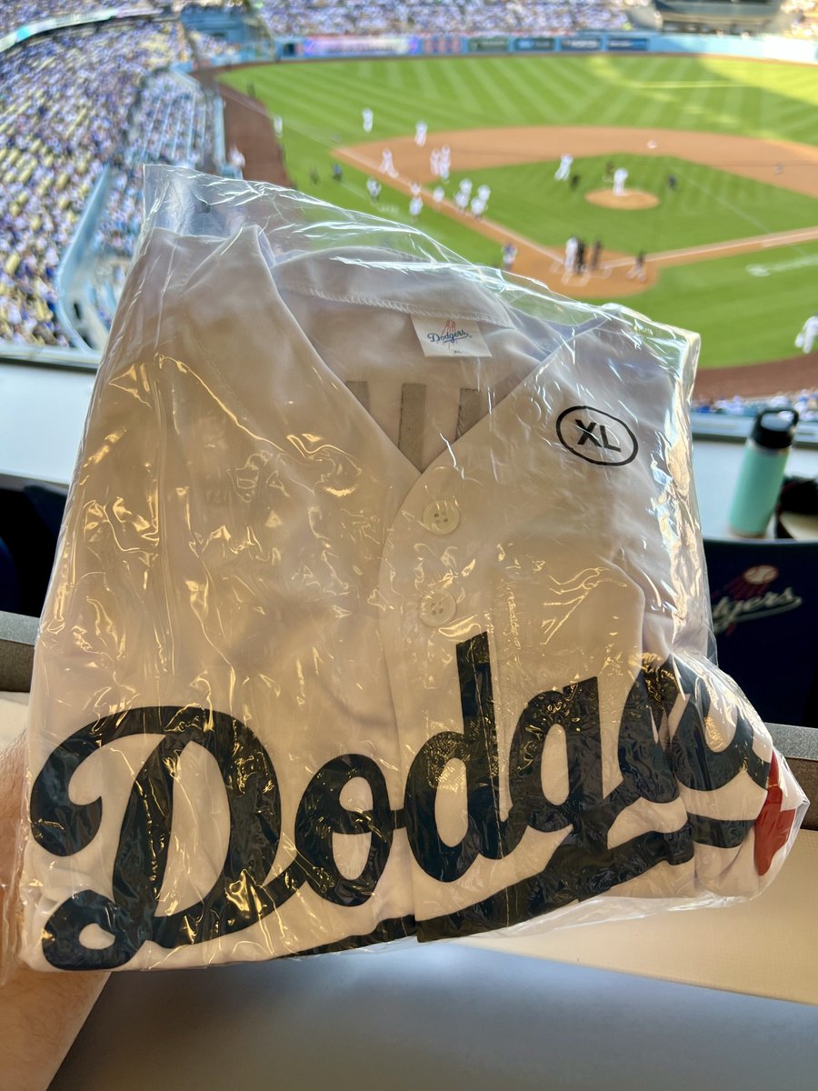 ByBlakeWilliams's tweet image. If anyone wants one of the #Dodgers Walker Buehler stadium giveaway jerseys from today, I’ll be giving this one away to a random follower who retweets this. Also make sure to follow @DodgerBlue1958. 
Winner will be chosen after the homestand on Aug. 25.