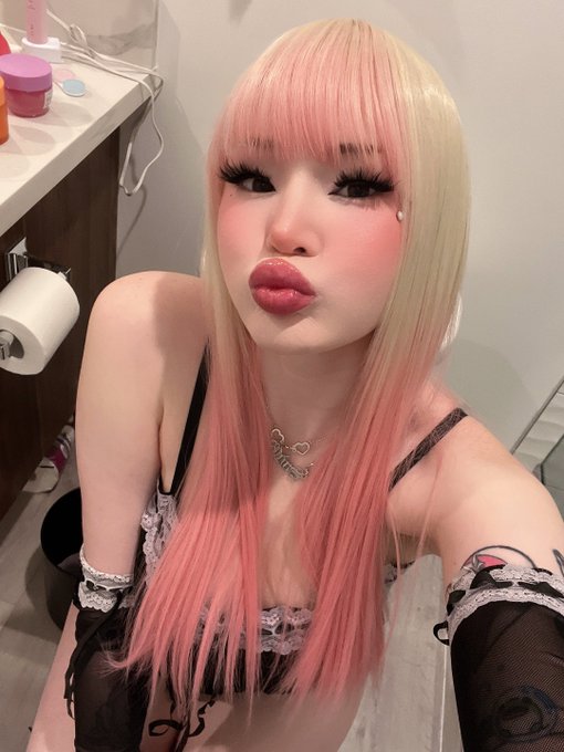 haven&rsquo;t posted a peein&rsquo; selfie in a bit https://t.co/zWHhQk4NA2<a href="/tag/chainsawman"class="tags"><span>#chainsawman</span></a>
