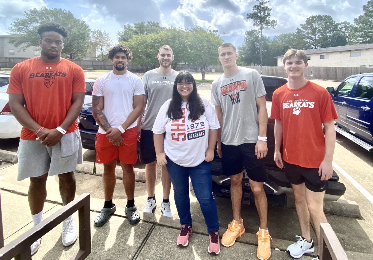 MelGReeves's tweet photo. @BearkatsMBB when the basketball team shows up to help move you into the dorm. Took 10 minutes!! Y’all are amazing - thank you. https://t.co/MIUD8Gm4ZO
