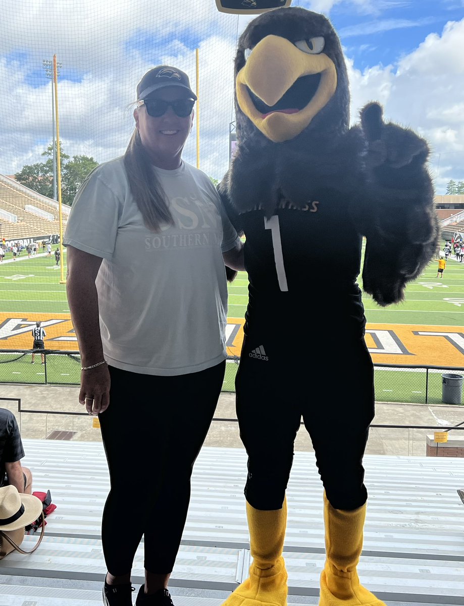 SoMissEagle's tweet photo. Southern Miss Fan Fest today. #AIE #SMTTT 💛🖤💛🖤 https://t.co/SDajcusvTq