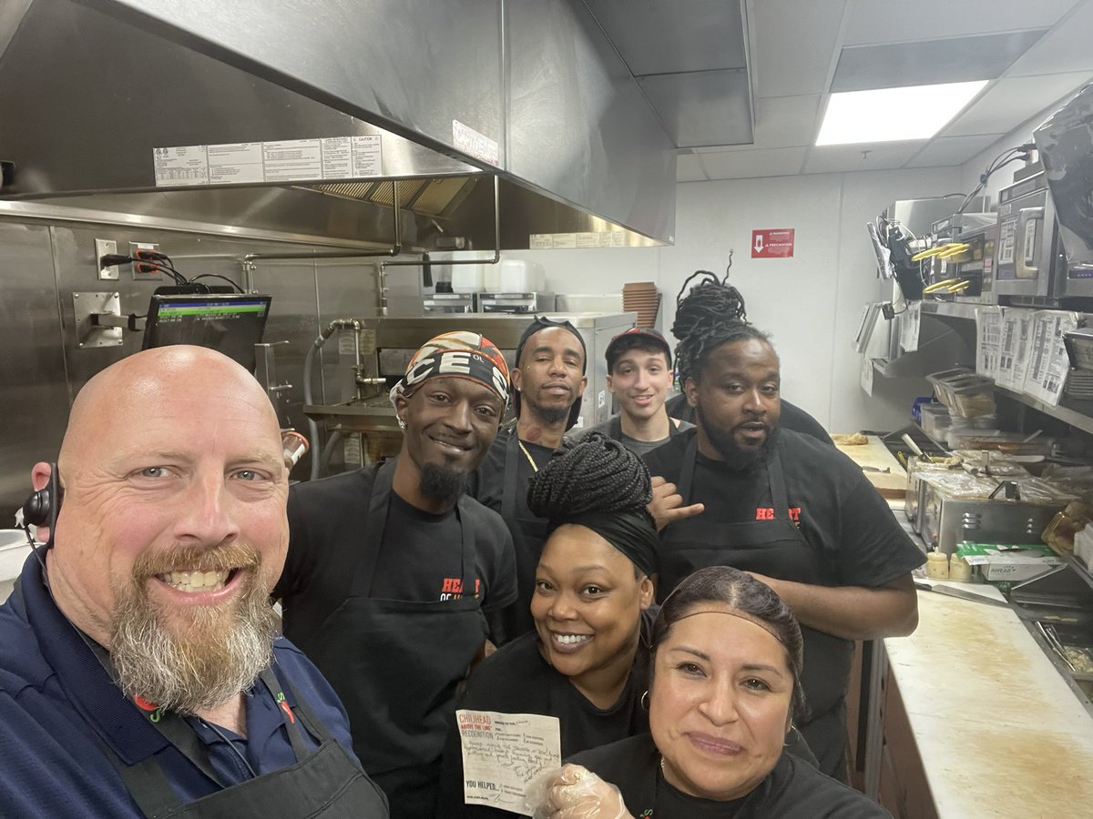 fred_plum's tweet photo. “The name on the Front of the Jersey is a hellalot more important then the one on the back”! This is how we 🌶s! ATLs for a few of the crew and we are killing it! 1% better every day! #Chilisrightnow @GumpMike @NicholasBPaxton https://t.co/DNcJg0QW0o