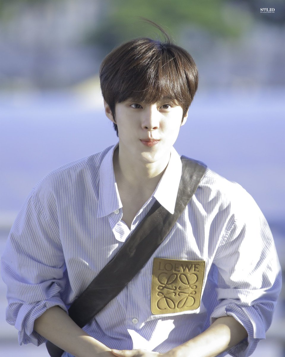 SOLID_1027's tweet photo. 배꼽인사🙇🏻‍♂️

#김우석 #KIMWOOSEOK https://t.co/792E408Kdh