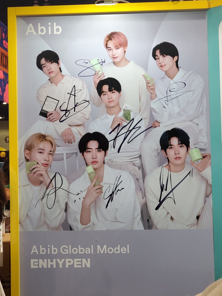 rikilouve's tweet photo. it really looked like sunoo was there and signed it. thanks to ni-ki for signing the poster for him. he’s so sweet for having sunoo’s signature memorized 😭 https://t.co/acfdevDIw6