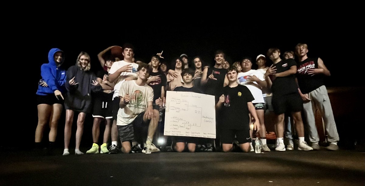 hagg_jason's tweet photo. Burgers &amp; Basketball is a wrap.  Thanks for the memories!!! https://t.co/YubluUCeOE