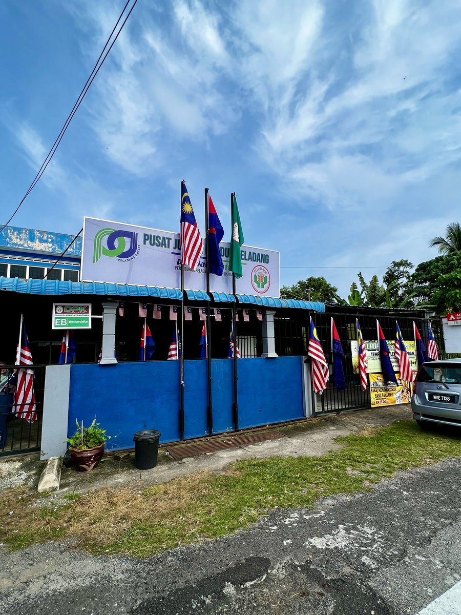 ppk_batuanam's tweet photo. 𝗞𝗘𝗟𝗨𝗔𝗥𝗚𝗔 𝗠𝗔𝗟𝗔𝗬𝗦𝗜𝗔 𝗧𝗘𝗚𝗨𝗛 𝗕𝗘𝗥𝗦𝗔𝗠𝗔

Gotong royong oleh kakitangan Pertubuhan Peladang Kawasan Batu Anam telah diadakan bagi menyambut hari kemerdekaan yang ke - 65 tahun 2022. https://t.co/EthoAjjL2S