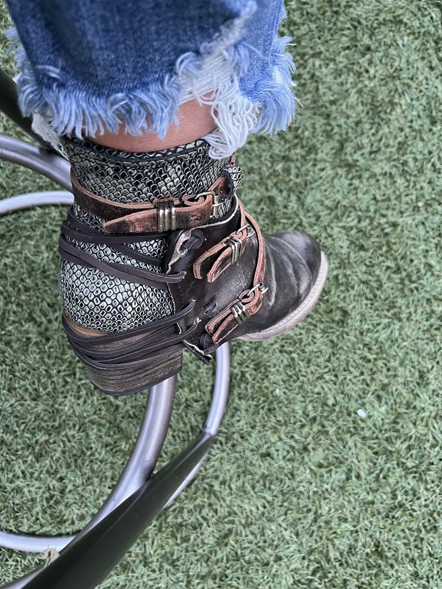 indyjoni's tweet photo. #freebirdobsession @FreebirdStores brought Crue back to Denver for a visit! https://t.co/aHeeYbX0e2