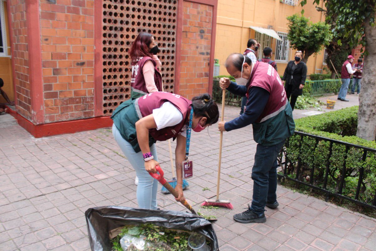 ProsocCDMX's tweet photo. La colaboración entre vecin@s y equipo de la @ProsocCDMX se vio reflejado en lo bonita que quedaron la unidades en #DrVertiz. Entre recorridos, acciones y pláticas de #CulturaCondominal, el #DiarioEnTUnidad logró su objetivo.
#BienestarEnTUnidad https://t.co/fCjp01JMzM