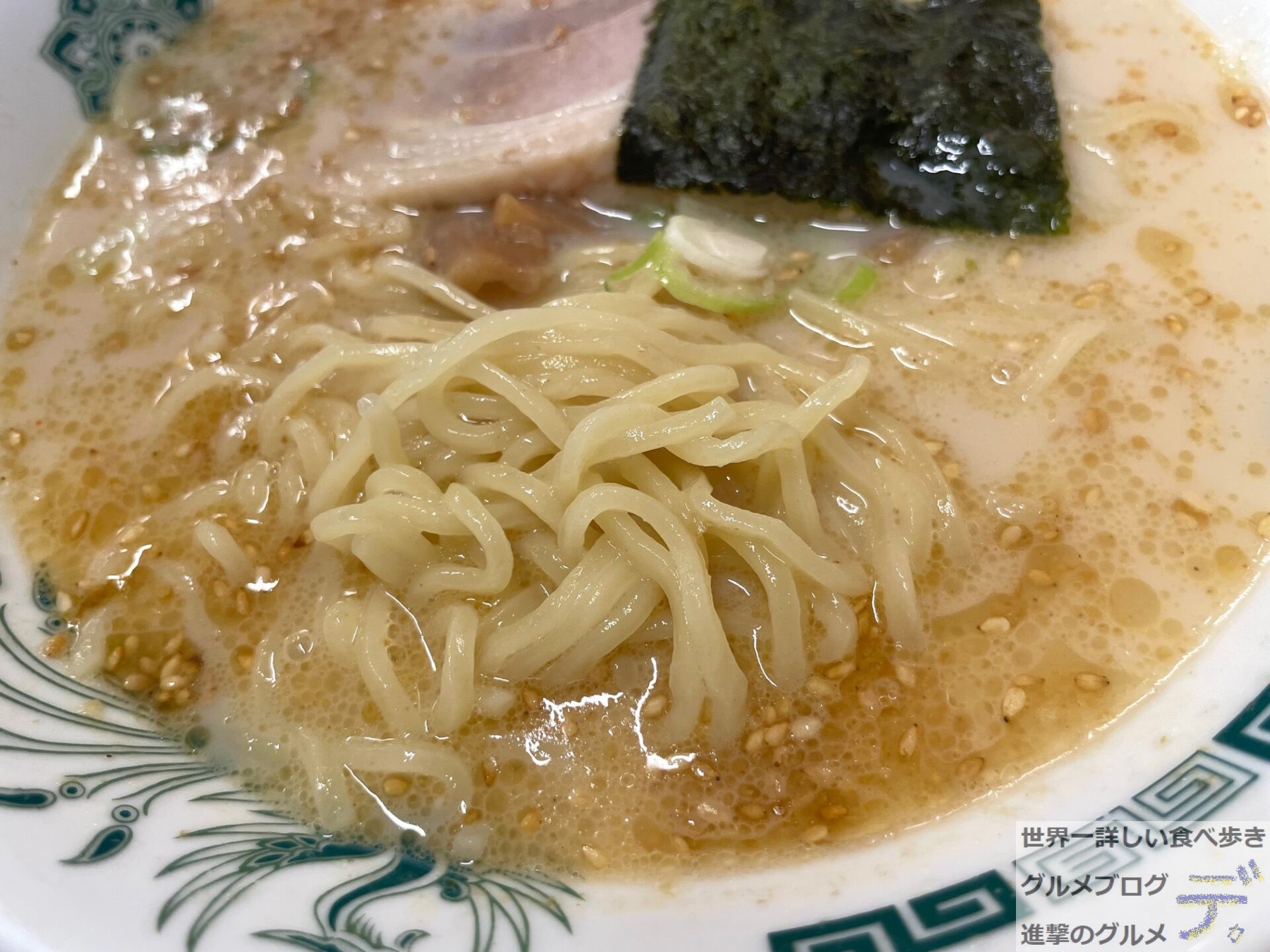 تويتر 進撃のグルメ コンビニ チェーン店グルメブロガー 新商品の実物はここでチェック على تويتر とんこつラーメン 450円 日高屋の定番人気メニュー コクのあるクリーミーなスープがクセになる シンプルな豚骨ラーメンです 具材は チャーシュー2