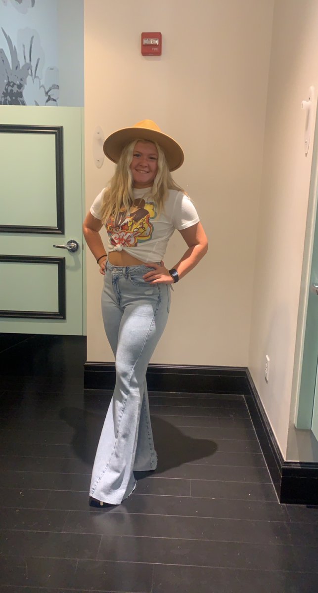 dannybono's tweet photo. @cher @howell_paulette @candistratton @ChadMichaels1 My fabulous 17yr. old niece has great taste! I've taught her well!! ❤️❤️❤️❤️❤️ https://t.co/6Nxpr5M1qc