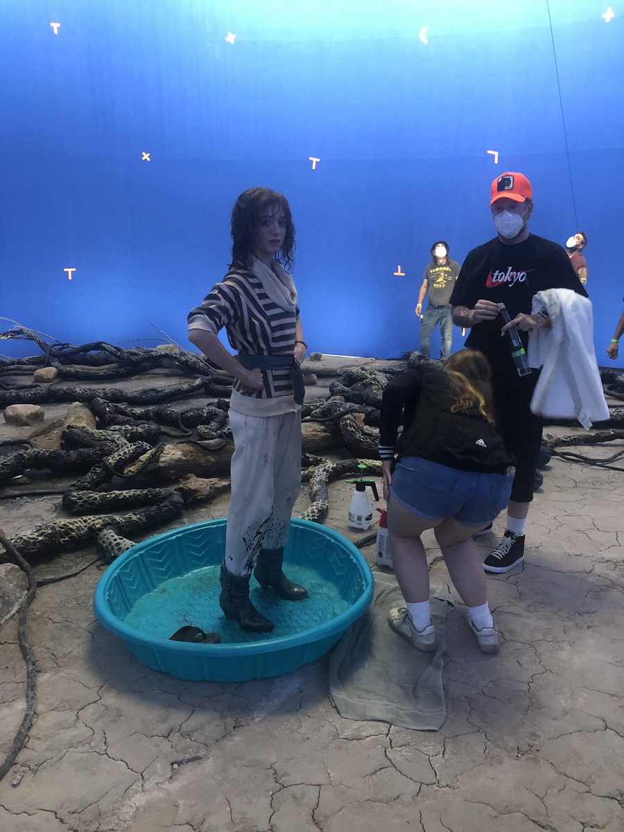 thinkernancyw's tweet image. nancy wheeler behind the scenes of season 4 &amp;lt;3