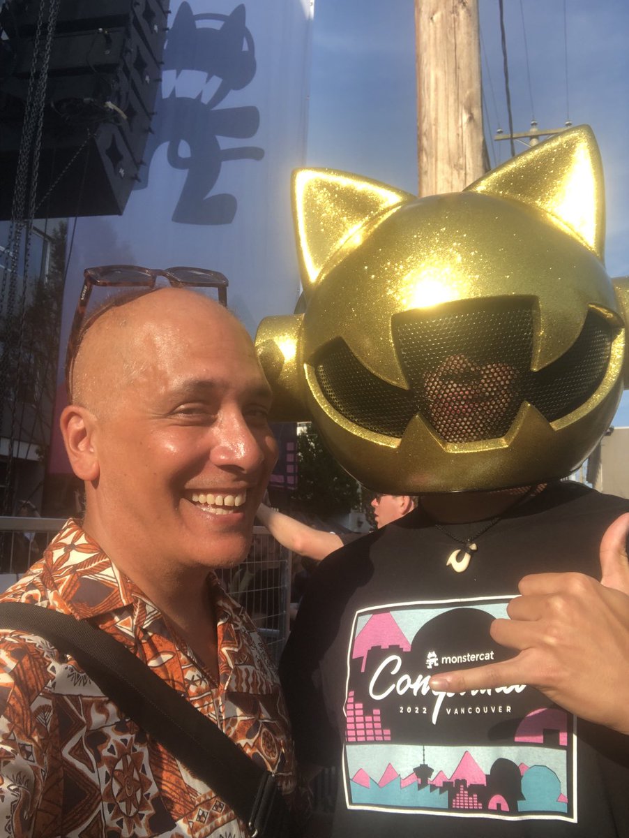 PtFry's tweet photo. Rounding out a day of awesome festivals and events popping off all over our city with @councillorwiebe and @melaniejmark in Railtown wiith #Summerlights and #monstercatcompound - #summerinVancouver @Monstercat https://t.co/SVNrtuYrX3