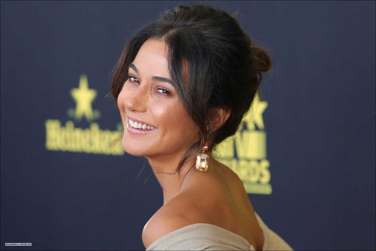 Emmanuelle-Chriqui.com tweet media