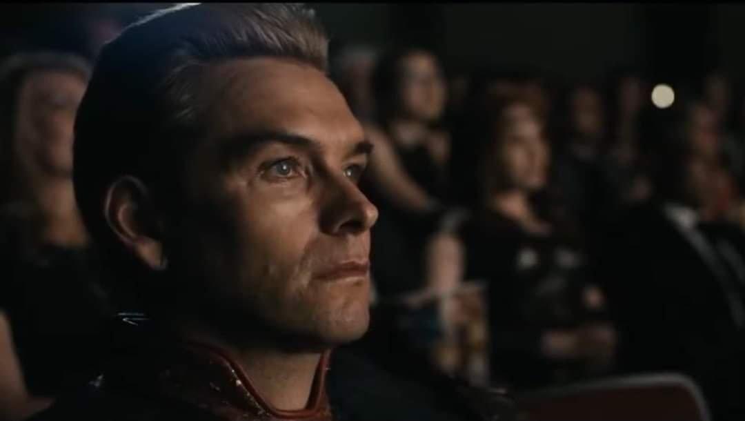 Ve la serie de #SheHulk está muy divertida.

Yo: