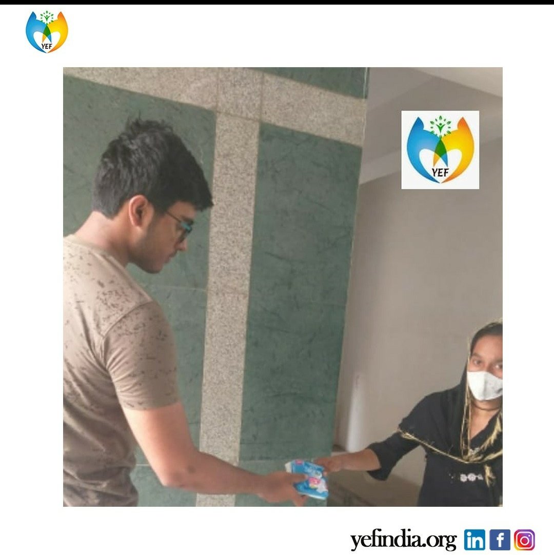 yefindia's tweet photo. "Kindness in the heart never fades." One such example is our very own Mr Anirudh Srinivasan. He was a huge part of the distribution drive started by our organization YEF. He served 4 needful near the area of Sector 82, Noida, Uttar Pradesh.

#help#womenneed#bekind#YEF https://t.co/IQd014UtXK