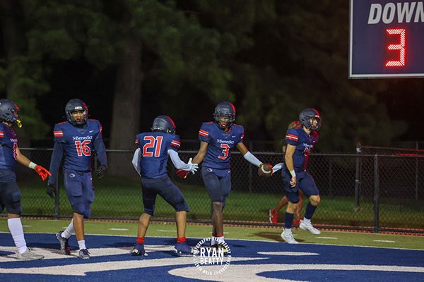 DeWayneMosley4's tweet photo. Jr. Season is here cant take my foot off the pedal 🔥@BmfMemphis @JalanSowell @recruit4TN @MaxPreps @joeymagnifico1 @justinhunter_11 @CSmithScout https://t.co/ra0MCGootK