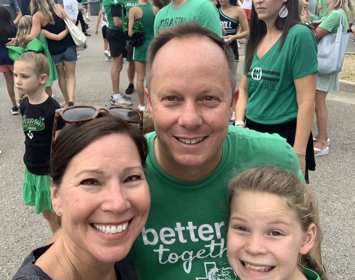 AllisonFike's tweet photo. #DragonProud #InspireExcellence 💚 https://t.co/79xaxJqHLm