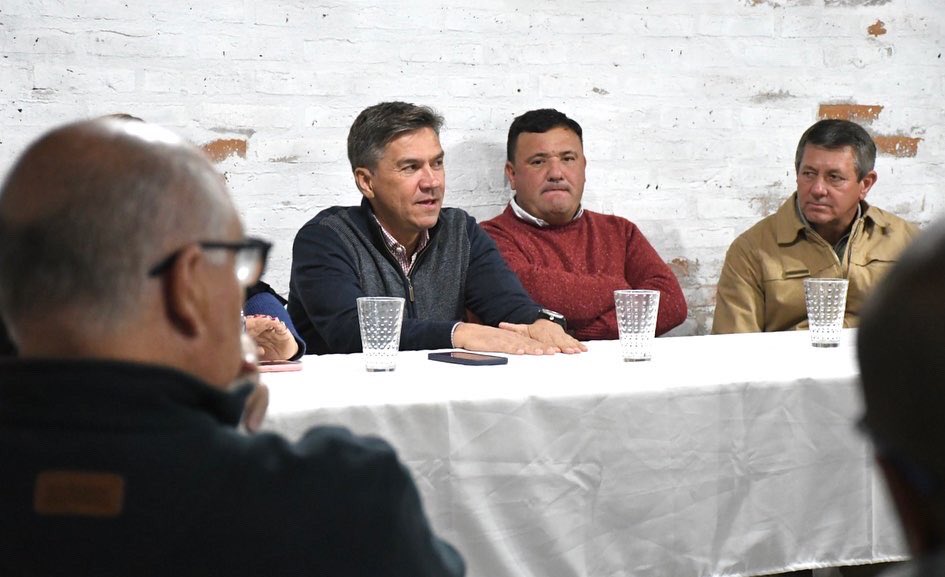 LeandroZdero's tweet photo. #CONSTRUYENDO ahora en 📍Las Breñas junto a Concejales y referentes de @SumarChaco de la zona. Qué bueno volver a vernos 💪🏻
#EstamosEnTerritorio
#SumandoYMultiplicando 
@ucrcarmenbritto https://t.co/45uQTJbmFJ