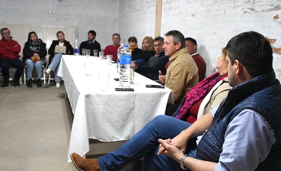 LeandroZdero's tweet photo. #CONSTRUYENDO ahora en 📍Las Breñas junto a Concejales y referentes de @SumarChaco de la zona. Qué bueno volver a vernos 💪🏻
#EstamosEnTerritorio
#SumandoYMultiplicando 
@ucrcarmenbritto https://t.co/45uQTJbmFJ