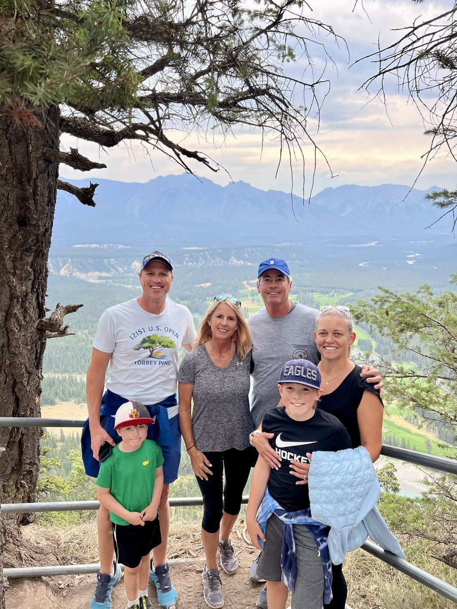 Luke_Elvy's tweet photo. Fair day. Flew over the mountains 🚁 &amp; then hiked up one. Fun to show off our backyard with friends. Highly recommend @alpineheli if you ever visit @TourismCanmore &amp; pop into @CanGOLF_Canmore &amp; see us while you’re there! https://t.co/1lTPjY5eA5