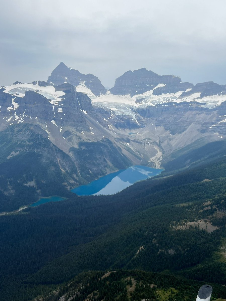 Luke_Elvy's tweet photo. Fair day. Flew over the mountains 🚁 &amp; then hiked up one. Fun to show off our backyard with friends. Highly recommend @alpineheli if you ever visit @TourismCanmore &amp; pop into @CanGOLF_Canmore &amp; see us while you’re there! https://t.co/1lTPjY5eA5