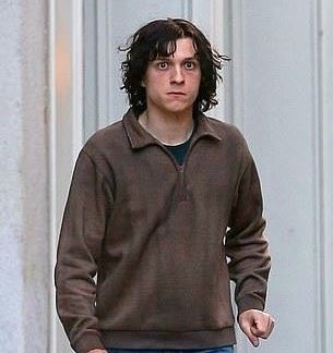 CarecaPeter's tweet photo. @AlexBatEmoji Ezra Miller + Joaquin Phoenix= https://t.co/lr2FT7JkT5