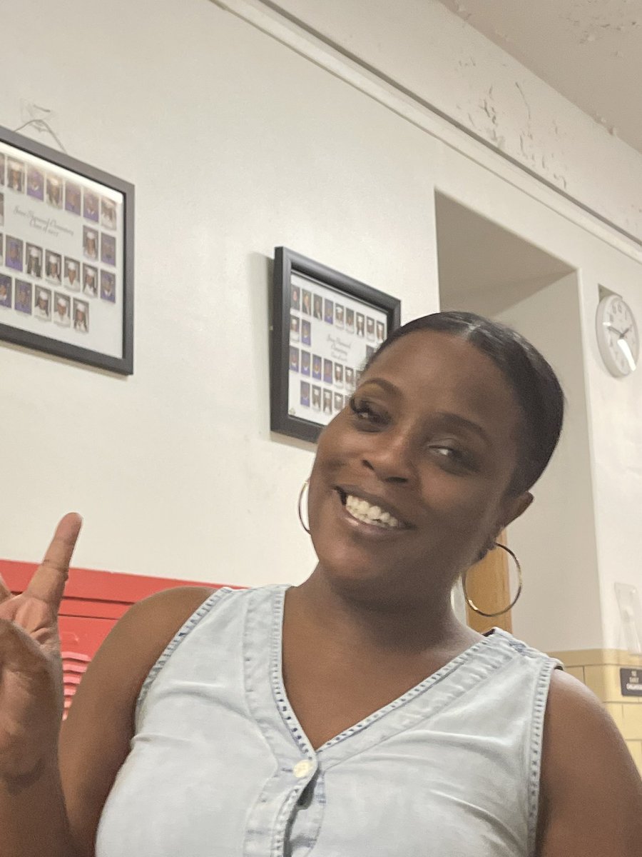 SherwoodCPS's tweet image. We had an amazing week with fantastic professional development lead by our teacher leaders and concluding with an awesome back to school bash! ❤️ We can’t wait to see all of our students Monday! #instructionalcore @CPS_Leaders @ChiPubSchools @TheFundChicago @CPSCareerReady