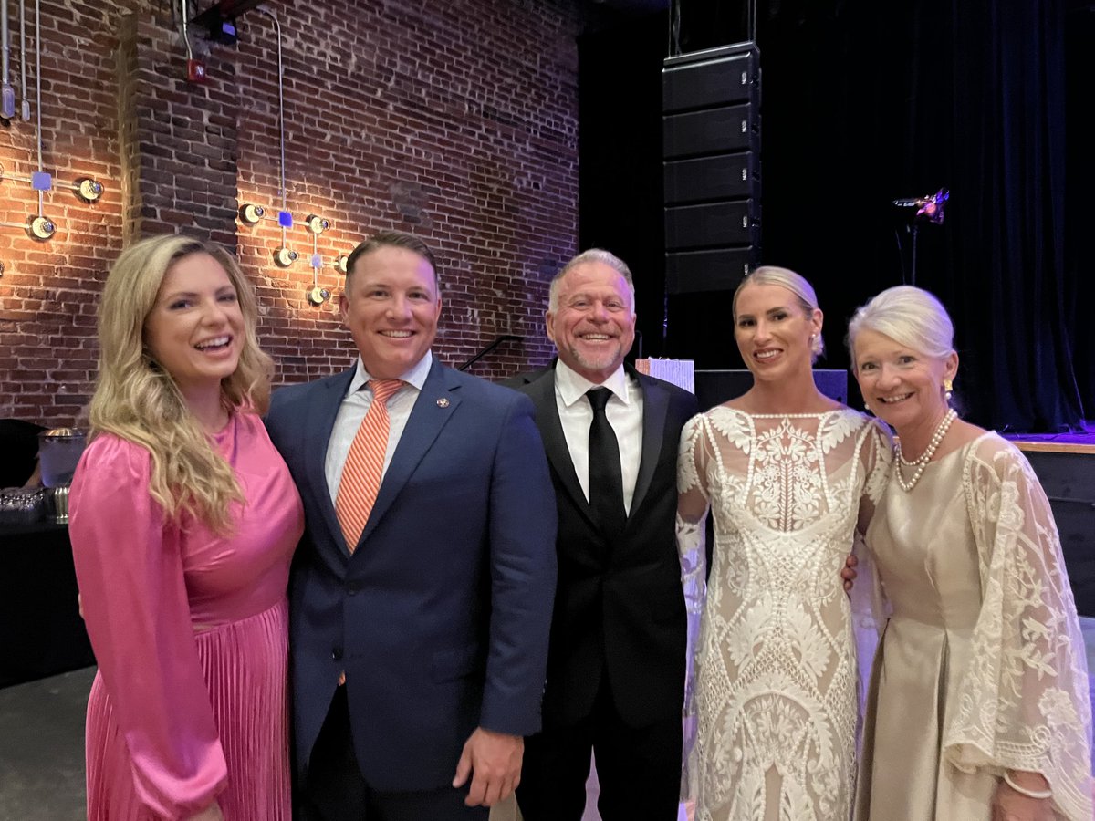 momatate's tweet photo. Happy wonderful happy wedding to the nation’s #1 Judge! Thrilled to celebrate with you! ⁦@JusticeLeeTN⁩ ;@Hon_JustinAngel⁩ ;⁦@TNCourts⁩ ;  ⁦@JusticeForAllTN⁩ https://t.co/jj2kJd8fe6