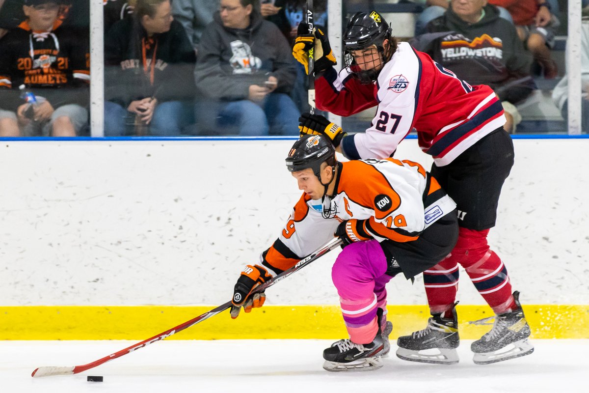 joshgalesphoto's tweet image. That's a wrap for a @FWKomets alumni game that raised nearly $25,000 for Braydin Lewis.