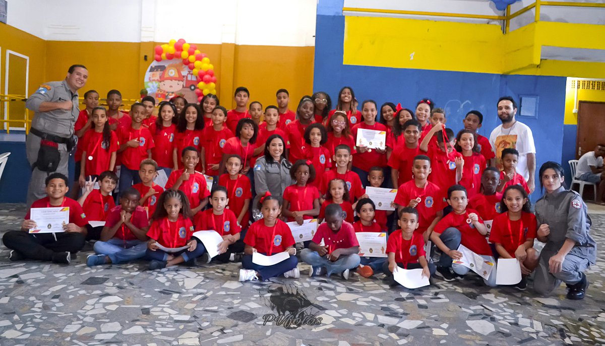 instrutormattos's tweet photo. Formatura do Bombeiro Mirim turma do Borel... https://t.co/dtYfKrZbrQ