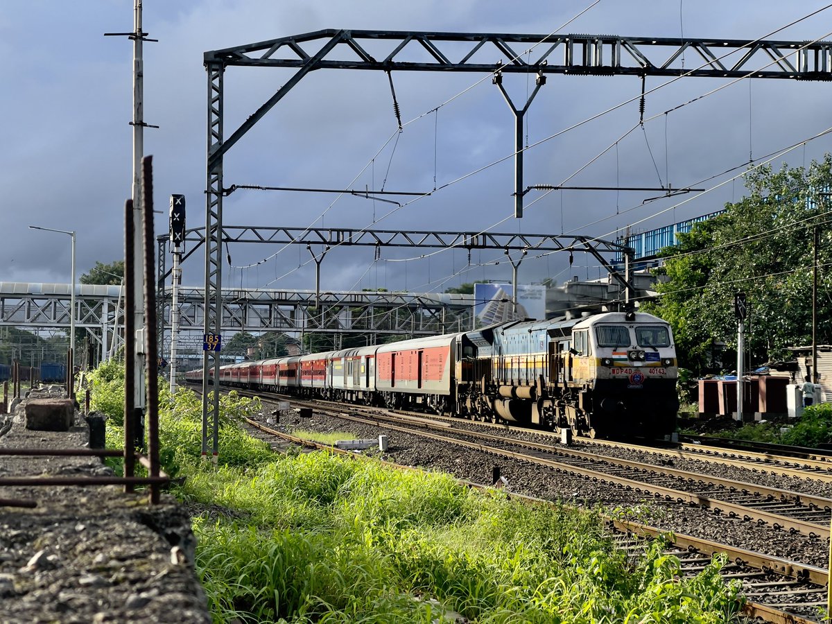 JatinBhhavsar's tweet photo. 21-08-22
#Khadki #KonarkExpress #missyousachin #trainspotting #lovetrains #shotoniphone12promax #apple #pune #punecitylife #instarailway #instarailfans #irfca #railpostlens #railpicoftheday https://t.co/nuFDgqkRhm