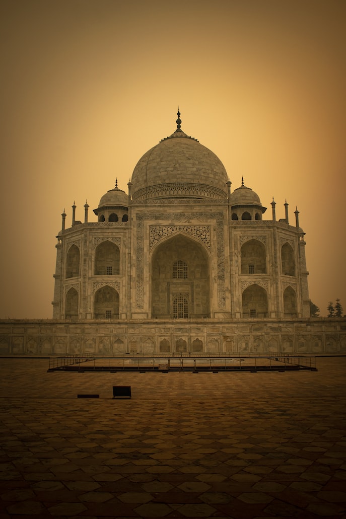 The #TajMahal, is an #Islamic ivory - white #marble mausoleum on the right bank of the river #Yamuna in the #Indian City of #Agra. It was commissioned in 1632 by the Mughal emperor #ShahJahan to house the tomb of his favourite wife , #MumtazMahal.
#Monument