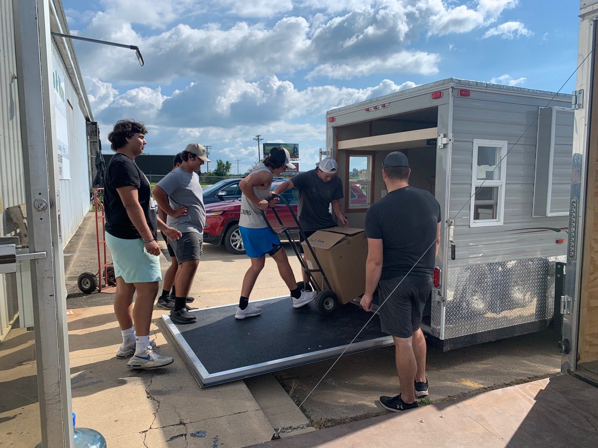 Thank you to these <a href="/fbo_football/">Faribault Football</a> players who volunteered to help a local business move today - even after dedicating time at the optional lift this morning!!  💪🏾📦🚚🏈 #wearefaribault #faribaultfootball #northstarrecreation <a href="/RomanGa82091190/">Roman Garcia</a> <a href="/Jrfrank_4/">Johnny Frank</a> <a href="/nolan_vogy2/">nolan</a> <a href="/DShaunDavis4/">D'Shaun Davis</a>