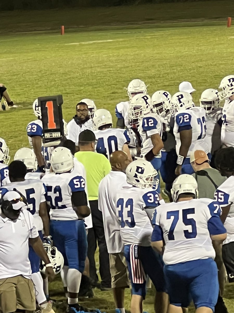 AnissaLittle1's tweet image. Doing what he loves!!! I see ya Coach Derrin Little!!!
#coachlittlejr!!
#offensivecoordinator
#pearsonhighschool
#proudparentsinthestands!!!
#gotthewin!!!