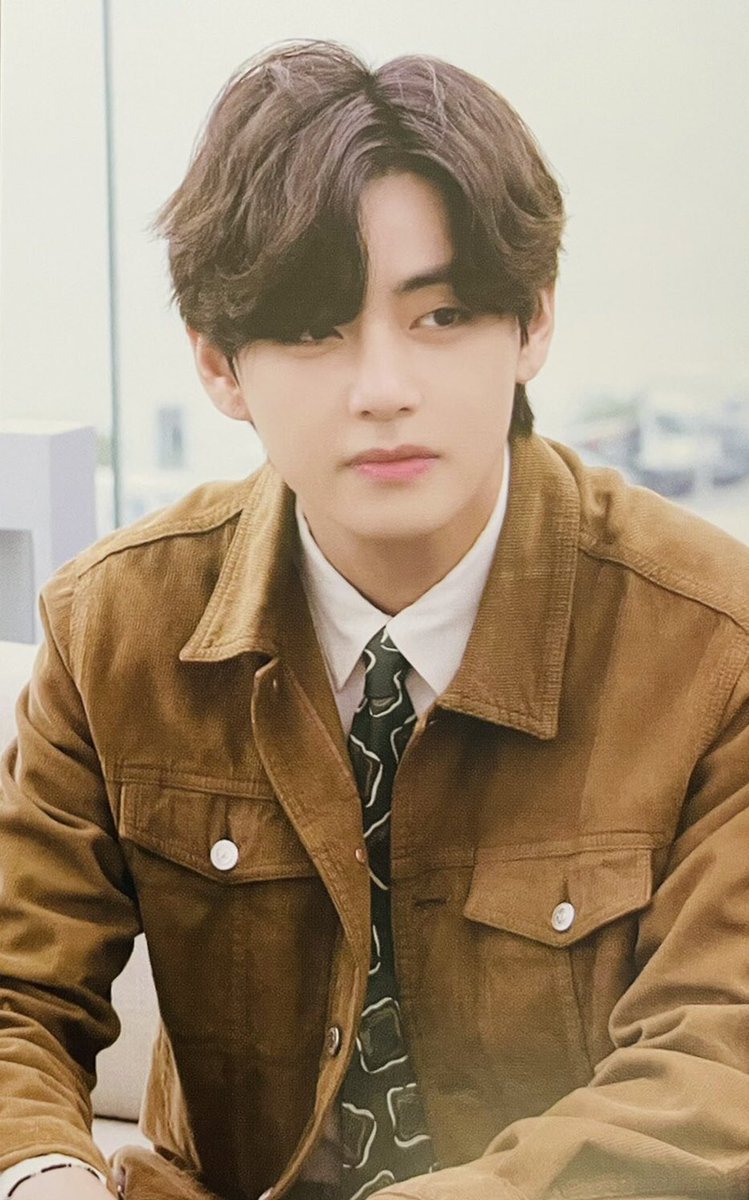 Taehyungimpact's tweet photo. wow kim taehyung is so handsome https://t.co/HAa6fWmko3
