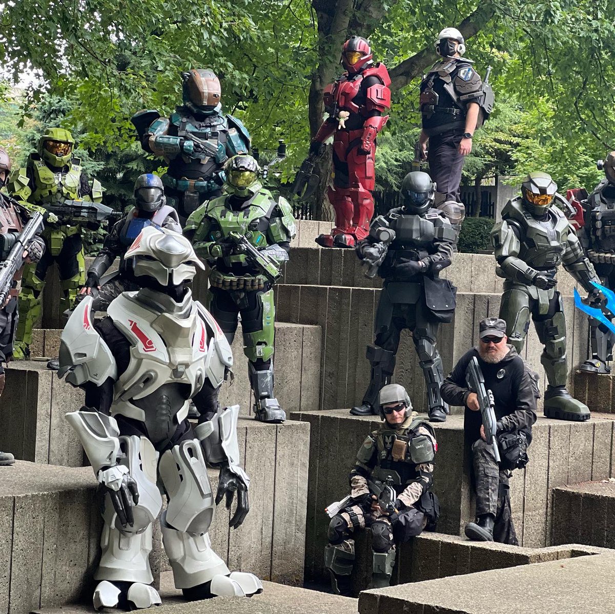 Zengarasu's tweet photo. Here’s a photo dump from our @405th_pacific photoshoot! Sorry if I didn’t tag ya, still trying to get all of your social medias :)

Some people play Halo, we live it

#halocosplay #haloreachcosplay #spartancosplay #halo #haloreach #teamgungnir #halocosplay #halocosplaybuild https://t.co/tApxVT0pRV
