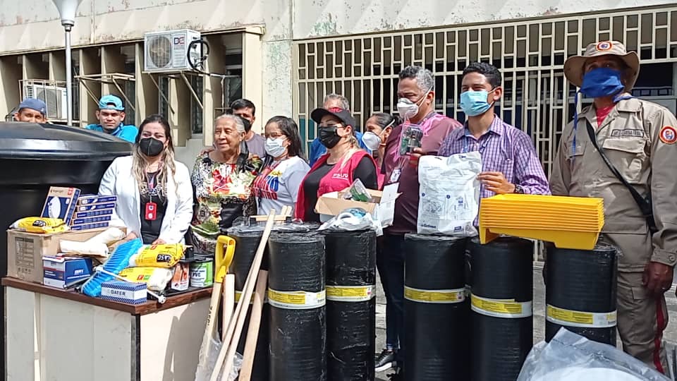 legisla2022's tweet photo. #Bricomiles🗣️ Cómo Lo indicó el Presidente @NicolasMaduro #EnBarinas cómo obetivo fundamental, en unión cívico -militar se hace entrega De materiales para recuperar las infraestructuras de los planteles educativos y los centros del salud @jaarreaza @dcabellor
#OrganizarUnirSumar https://t.co/m7TcQkTeaF