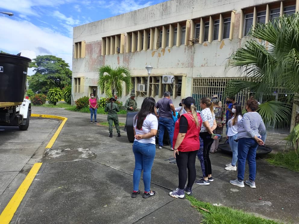legisla2022's tweet photo. #Bricomiles🗣️ Cómo Lo indicó el Presidente @NicolasMaduro #EnBarinas cómo obetivo fundamental, en unión cívico -militar se hace entrega De materiales para recuperar las infraestructuras de los planteles educativos y los centros del salud @jaarreaza @dcabellor
#OrganizarUnirSumar https://t.co/m7TcQkTeaF