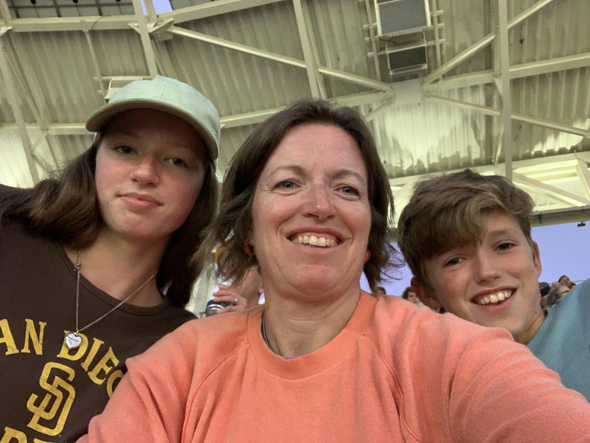 #timetoshine #padres ⁦<a href="/jrhodesmenston/">Jon Rhodes</a>⁩