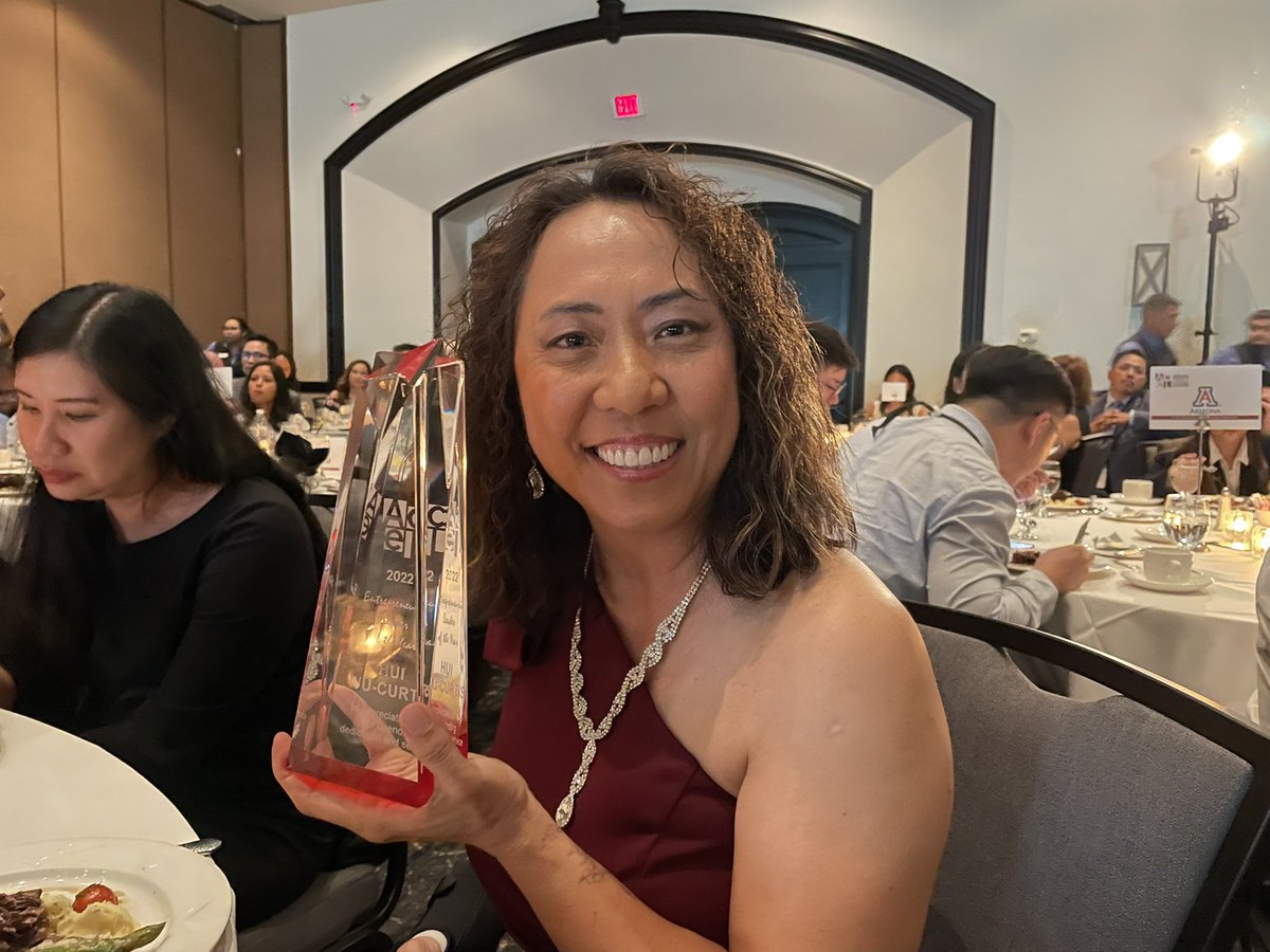 hui_wu's tweet photo. Such an honor being recognized by our Asian community as Entrepreneur of the Year! #ACEL2022 #supportU https://t.co/OIJk7GffBe