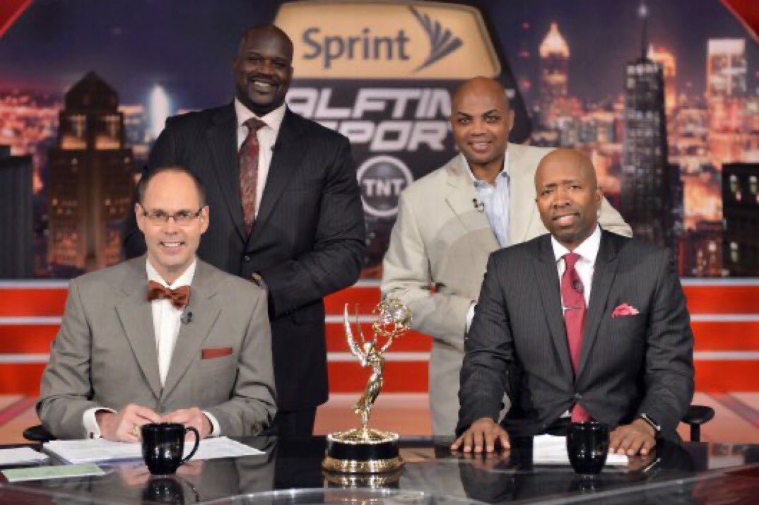 Hoopss's tweet photo. It’s gonna be a sad day when this group splits up https://t.co/VfLdrsqC5L