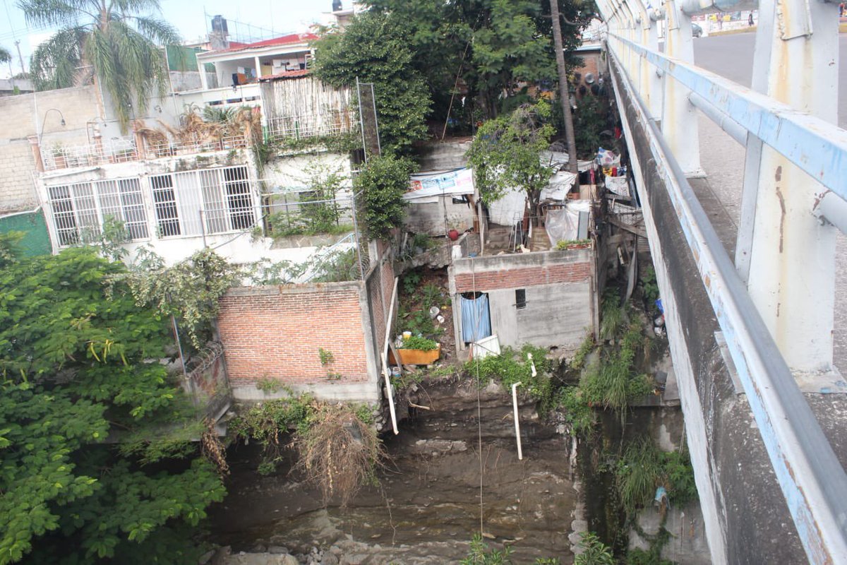 CuernavacaGob's tweet photo. Ayuntamiento de #Cuernavaca a través de @SspCuernavaca y #PCCivil municipal exhorta a la población que habita en asentamientos irregulares, como barrancas, laderas, ríos y puentes,reubicarse por seguridad⚠️
Más información👇
https://t.co/1UbvW1qnVt
#seguridad #ProteccionCivil https://t.co/uHTWZryXGs