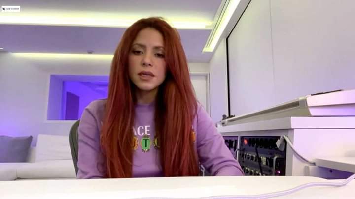 moonxscoldplay's tweet photo. ¡Finalmente Shakira rompió el silencio!

"Es cierto, me engaño. Pero esa no es razón para sentirme avergonzada. Vergüenza es sacar una canción nueva después de 2 años y que no puedas romper ningun record de BTS, cuando te pasas la vida hablando mal de ellos". https://t.co/q4nf1LTXQj