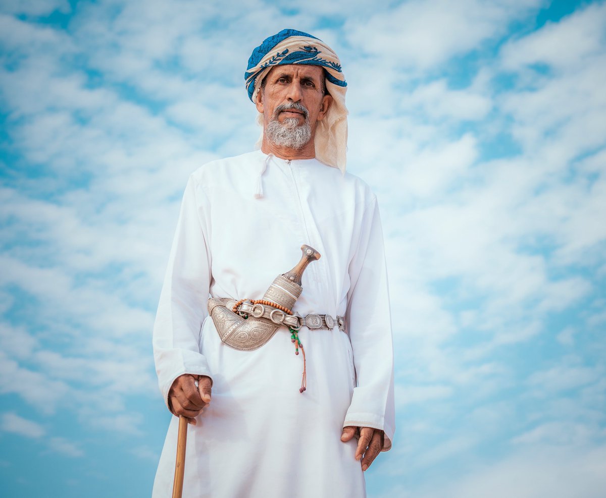 alshabibi_92's tweet photo. النظرة الثاقبة وعراقة الماضي التليد بحنكة الحياة وشموخ الإنسان الأبيّ المتعايش مع الطبيعة والمكافح بصبر؛لحياة كريمة ومستقبل مشرق زاهر.

#عُمان #سلطنة_عمان  #المصنعة  #سياحة  #عدستي  #صحار  #صوره  #مسقط  #السويق  #الخابوره #منشن  #انستقرام  #بدية  #جعلان  #تصوير #Photographer https://t.co/JdDHvBSD0Y