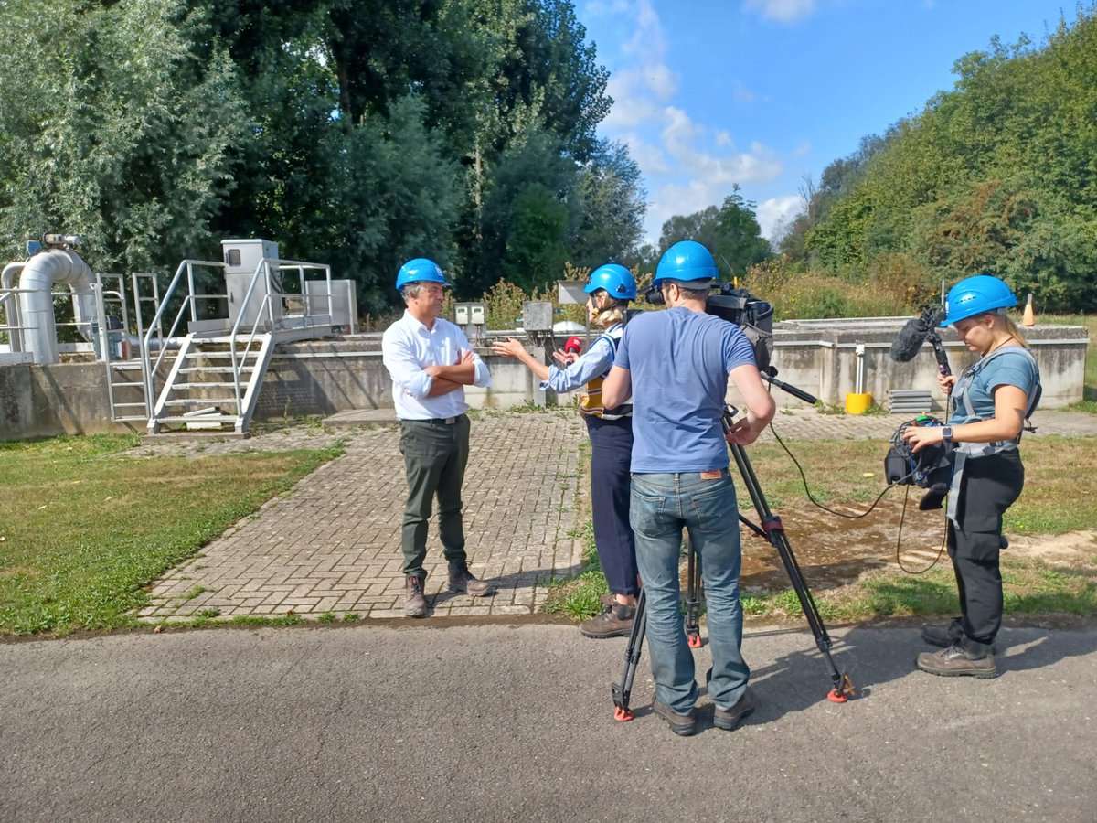 VRT en VTM gisteren op de <a href="/AquafinNV/">Aquafin</a> waterzuivering in Tienen over effluent voor de industrie. En als onze directeur business development net haar zoon naar Pukkelpop moet voeren spring ik wel even in... 
Voor wie dit wereldnieuws gisteren miste: vrt.be/vrtnws/nl/kijk…